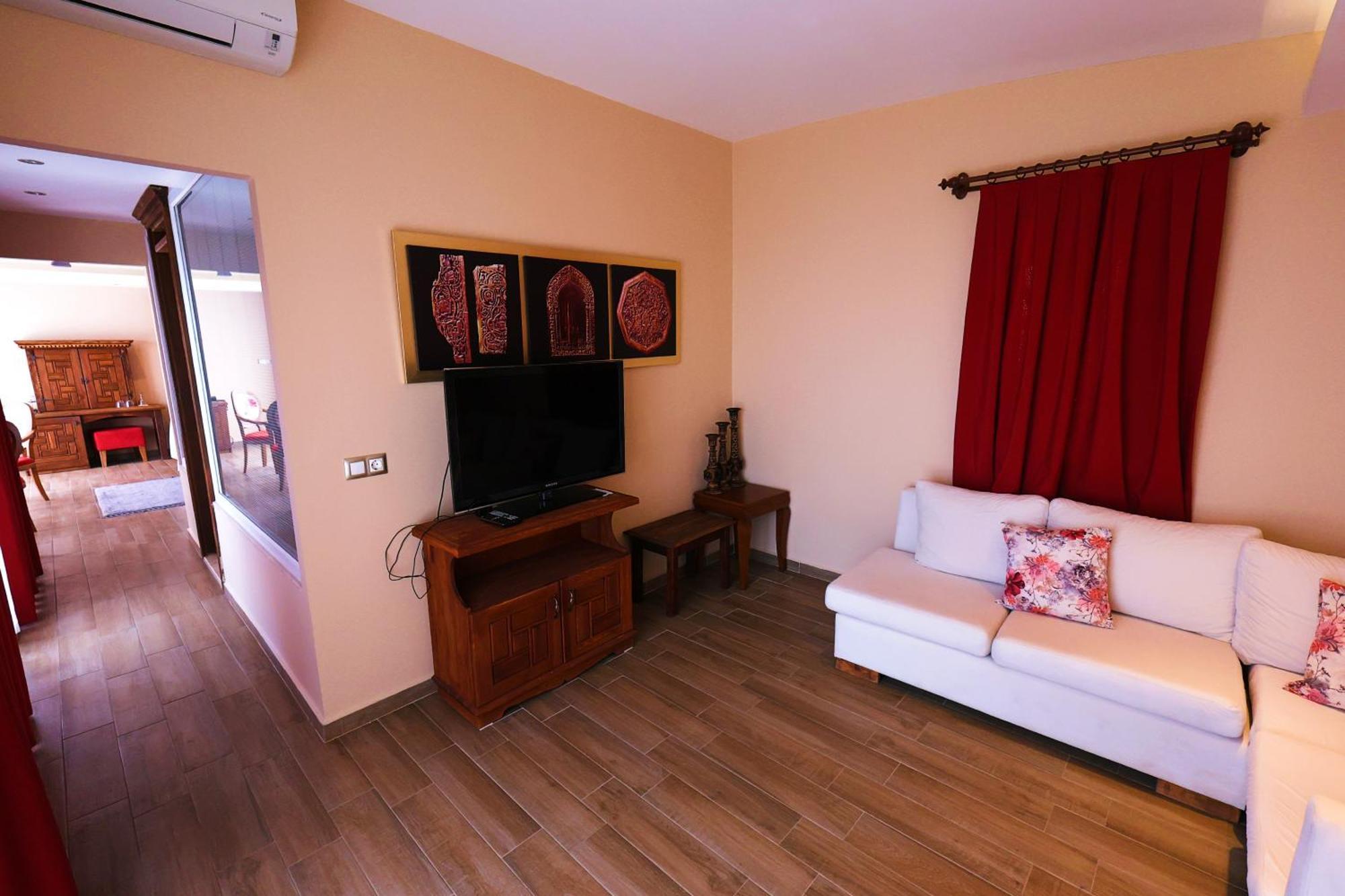 Lissiya Hotel Фаралия Екстериор снимка